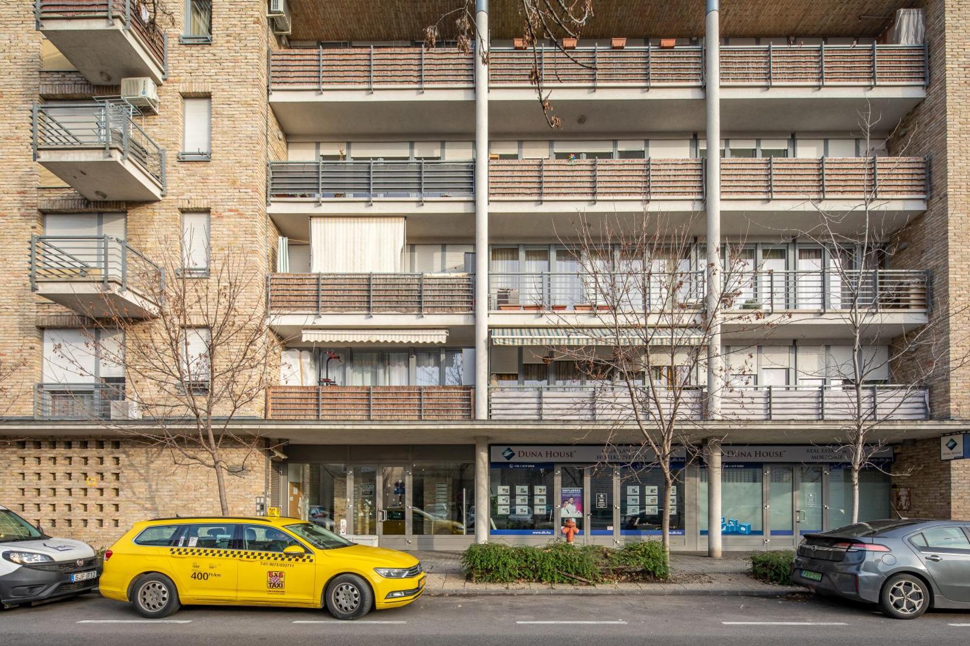 Lotus Origo With Garage Будапешт